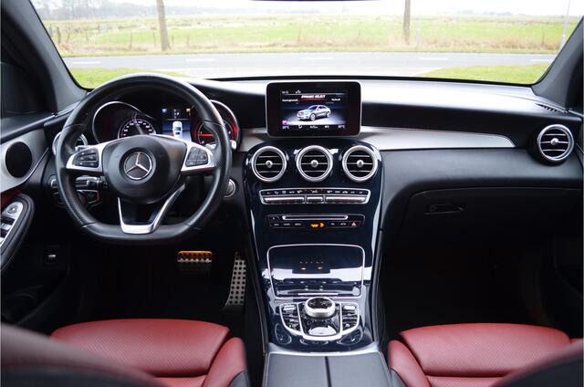 Mercedes-Benz GLC-KLASSE Coupé 220 d 4MATIC AMG | Camera | dodehoek-assistent | Leer | Led High Perf. | NL Auto Dealer onderhouden!