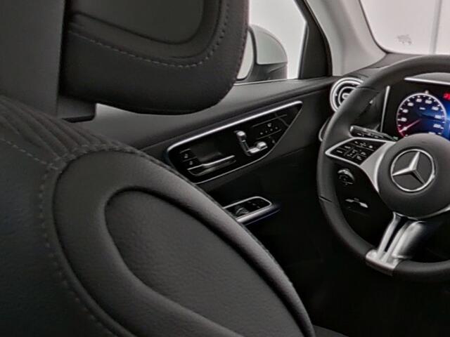 Mercedes-Benz GLC-KLASSE 300 e 4MATIC Plug-In Hybride Trekhaak | Panorama Schuif-Kanteldak | Sfeerverlichting | Memory Voorstoelen | Distronic | Stuur en Stoelverwarming. Inclusief 24 maanden Mercedes-Benz Certified garantie voor Europa.