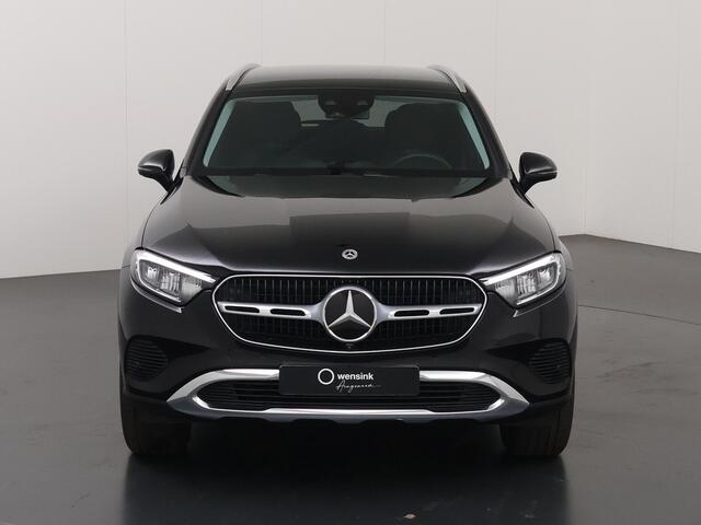 Mercedes-Benz GLC-KLASSE 300e 4MATIC Luxury Line | Rijassistentiepakket | Winter pakket | Trekhaak | 360 camera | Sfeerverlichting |