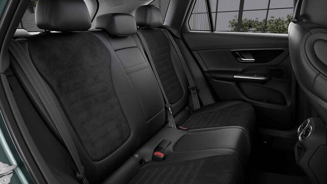 Mercedes-Benz GLC-KLASSE 300e 4MATIC AMG Line | Premium | Panoramadak | Trekhaak | Rij assistentiepakket |