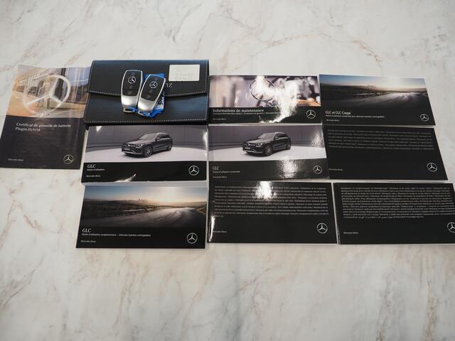 Mercedes-Benz GLC-KLASSE 300e 4MATIC AMG | Panoramadak | 360 | Leder | Virtual | Stoelverwarming | Dodehoek | LED