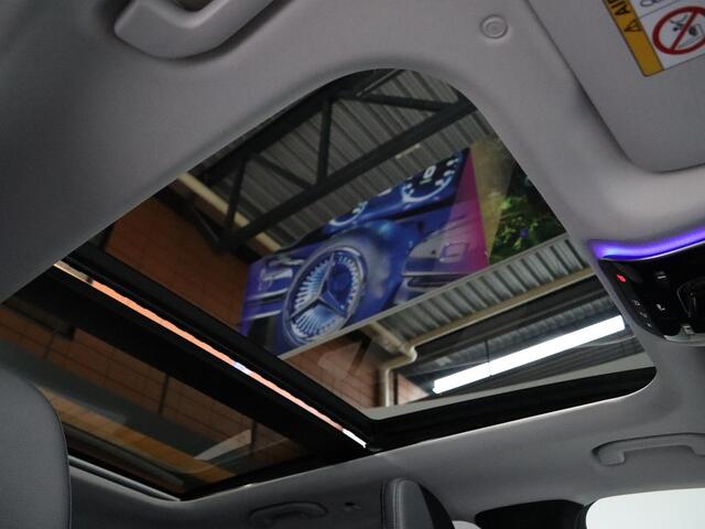 Mercedes-Benz GLC-KLASSE 300e 4MATIC Luxury Line | Panoramadak | Trekhaak | Digital light | Winter pakket |