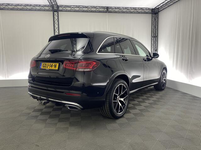 Mercedes-Benz GLC-KLASSE 300e 4MATIC Business Solution AMG | Pano-Dak | Elek. Trekhaak | 360' Camera | Sfeerverlichting | 320 Pk |