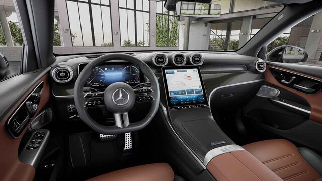 Mercedes-Benz GLC-KLASSE 300e 4MATIC Sport Edition | Winterpakket | Premium Plus | Trekhaak | Treeplanken | Head-Up |