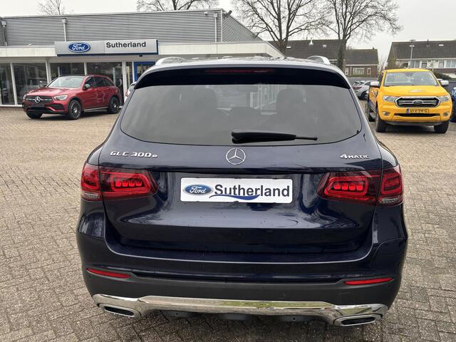 Mercedes-Benz GLC-KLASSE 300e 4MATIC Business Solution | PHEV | 320pk | Plug-in Hybride | Achteruitrijcamera | Navigatie | Half leder