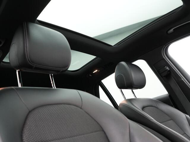 Mercedes-Benz GLC-KLASSE 300e 4MATIC Premium Plus PHEV 320pk Dealer O.H | Panodak | Adaptive Cruise | Sportstoelen Memory | Burmester | AMG Exterieur | Head Up | Camera | Keyless |