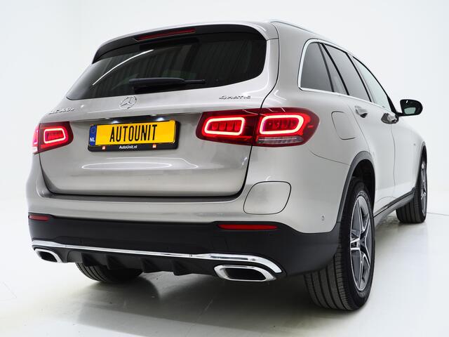 Mercedes-Benz GLC-KLASSE 300e 4MATIC AMG | Panoramadak | Sfeerlicht | Camera | Sportstuur | Virtual | Stoelverwarming | Carplay