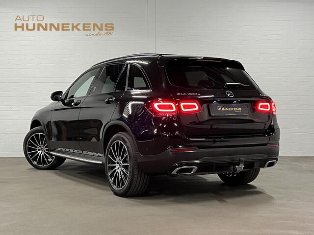Mercedes-Benz GLC-KLASSE 300e 4MATIC AMG Trekhaak | Burmester | Adapt. cruise | open dak | Stoelverwarming | Achteruitrij camera | Carplay