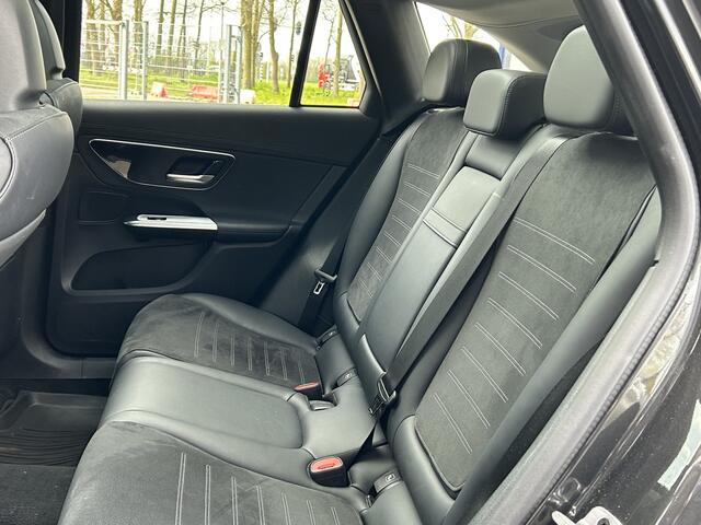 Mercedes-Benz GLC-KLASSE 400e 4Matic AMG 381pk // Panorama dak // Trekhaak // Rijassistentiepakket // Distronic // 360 Camera // 20" AMG // Carplay