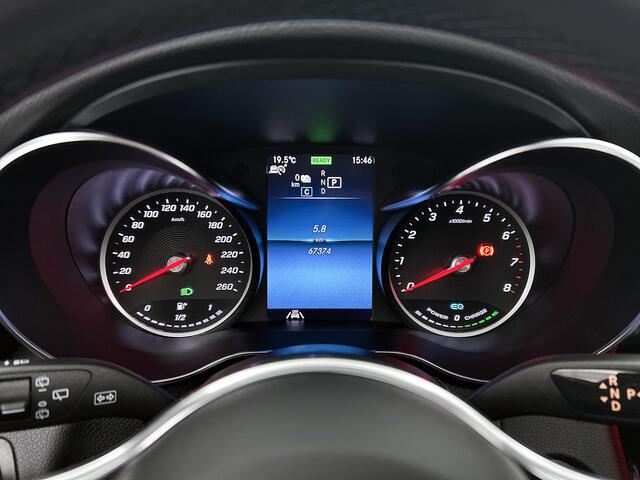 Mercedes-Benz GLC-KLASSE 300 e 4MATIC Plug-In Hybride | Panoramadak | Achteruitrijcamera | Rijassistentiepakket | Apple Carplay | Inclusief 24 maanden MB Certified garantie voor Europa.