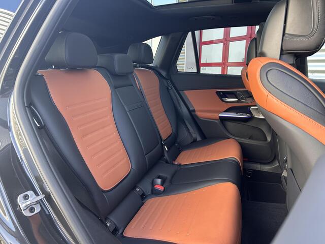 Mercedes-Benz GLC-KLASSE 300e 4MATIC AMG Line | Achterasbesturing | Panoramadak | Trekhaak | Winter-pakket | Rijassistentiepakket