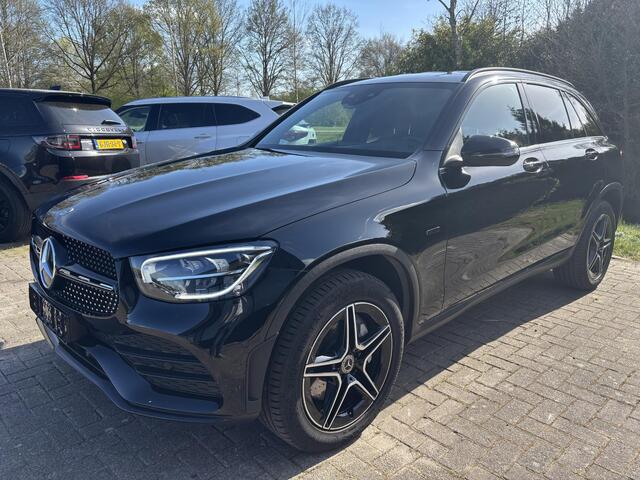 Mercedes-Benz GLC-KLASSE 300e 4MATIC AMG Line | Elektrisch verstelbare stoelen met geheugen | Stoelverwarming | Achteruitrijcamera