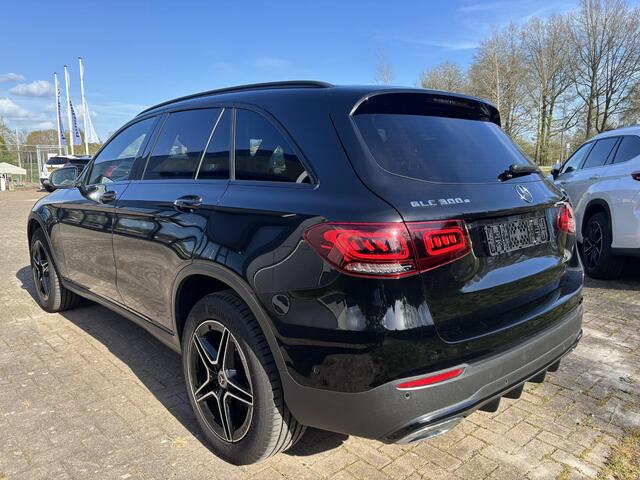 Mercedes-Benz GLC-KLASSE 300e 4MATIC AMG Line | Elektrisch verstelbare stoelen met geheugen | Stoelverwarming | Achteruitrijcamera