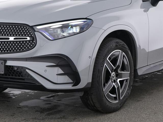 Mercedes-Benz GLC-KLASSE 300 e 4MATIC AMG Plug-In Hybride AMG Line Premium Plus | Night Pakket | Trekhaak | Panorama Schuif-Kanteldak | Digital Livht. Inclusief 24 maanden Mercedes-Benz Certified garantie voor Europa.