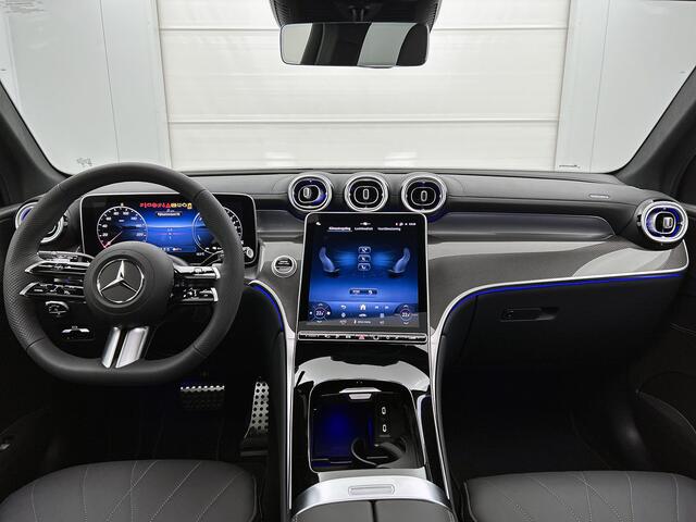 Mercedes-Benz GLC-KLASSE 300e 4MATIC Sport Edition | Premium | Nightpakket | Rijassistentiepakket Plus | Treeplanken in aluminiumlook | Trekhaak | Panoramaschuifdak | Smartphone integratie | 360° camera | Sfeerverlichting |