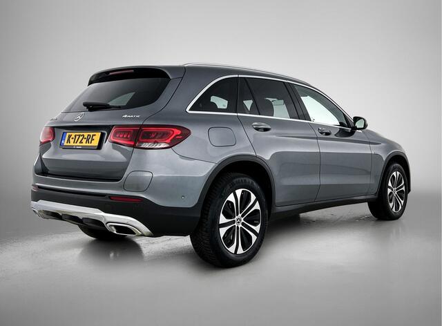 Mercedes-Benz GLC-KLASSE 300 e 4MATIC Plug-In Hybride | Alarm | Led verlichting | Digitaal Dash | Parkeerpakket met Camera | Stoelverwarming | Inclusief 24 maanden Mercedes-Benz Certified garantie voor Europa.