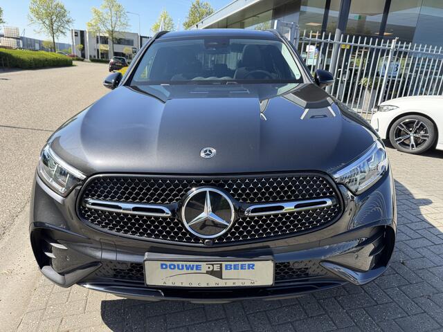 Mercedes-Benz GLC-KLASSE 300e 4MATIC AMG Line Pano-Dak | Trekhaak | Night | Stuurverw. | Treeplanken