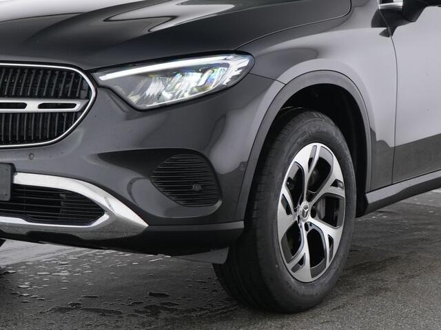 Mercedes-Benz GLC-KLASSE 300 e 4MATIC Plug-In Hybride Trekhaak | Ledkoplampen | Memory Voorstoelen | Stoel en Stuurverwarming | Parkeerpakket met achteruitcamera. Inclusief 24 maanden Mercedes-Benz Certified garantie voor Europa.