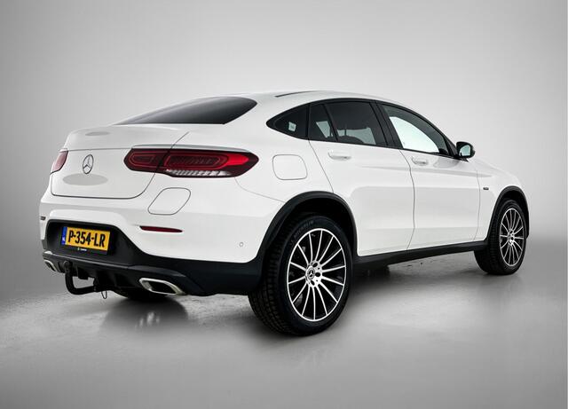 Mercedes-Benz GLC-KLASSE 300 e 4MATIC Premium Plus | AMG-LIne Interieur | AMG-Line Exterieur | Achteruitrijcamera | Multispaaks velgen | Nightpakket | Sfeerverlichting | Trekhaak | 24 Maanden Mercedes-Benz Certified Garantie