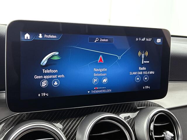 Mercedes-Benz GLC-KLASSE 300 e 4MATIC Premium Plus | AMG-LIne Interieur | AMG-Line Exterieur | Achteruitrijcamera | Multispaaks velgen | Nightpakket | Sfeerverlichting | Trekhaak | 24 Maanden Mercedes-Benz Certified Garantie