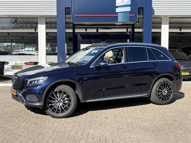 Mercedes-Benz GLC-KLASSE 350e 4MATIC Premium Plus / Automaat / Volledig Dealer-Onderhouden / Nieuw HV Accupakket / Vol-Leder + Lederen Interieurdelen / Open/Pano-dak / Adaptieve Led Koplampen / Head-Up Display / Burmester Audio / Akoestikglas / Elektrisch verstelbare voorstoelen 