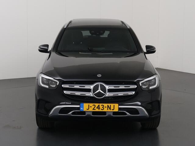 Mercedes-Benz GLC-KLASSE 200 4MATIC Advantage AMG interieur | Panoramadak | Multibeam Led | Trekhaak wegklapbaar | Sfeerverlichting | Dodehoek assistent | Apple Carplay