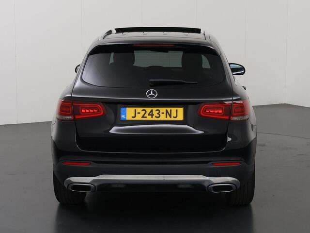 Mercedes-Benz GLC-KLASSE 200 4MATIC Advantage AMG interieur | Panoramadak | Multibeam Led | Trekhaak wegklapbaar | Sfeerverlichting | Dodehoek assistent | Apple Carplay