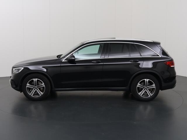 Mercedes-Benz GLC-KLASSE 200 4MATIC Advantage AMG interieur | Panoramadak | Multibeam Led | Trekhaak wegklapbaar | Sfeerverlichting | Dodehoek assistent | Apple Carplay