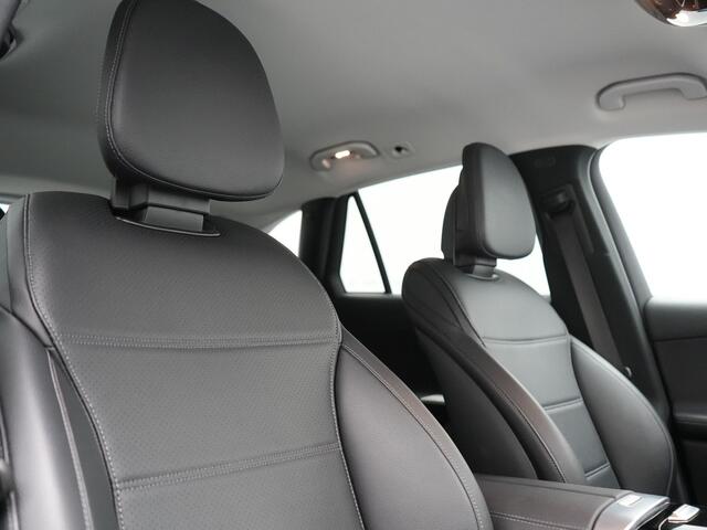 Mercedes-Benz GLC-KLASSE 300e 4MATIC Luxury Line 313pk Dealer O.H. | Trekhaak Af Fabriek | Adaptive Cruise | Camera | Lederen Sportstoelen Memory & Verwarmd | Sfeerverlichting | Blis | Stuur Verwarmd | Navigatie | DAB | Plug In Hybrid |