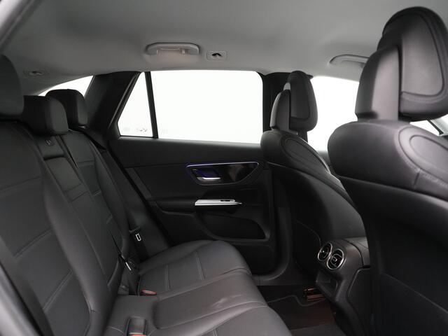 Mercedes-Benz GLC-KLASSE 300e 4MATIC Luxury Line 313pk Dealer O.H. | Trekhaak Af Fabriek | Adaptive Cruise | Camera | Lederen Sportstoelen Memory & Verwarmd | Sfeerverlichting | Blis | Stuur Verwarmd | Navigatie | DAB | Plug In Hybrid |