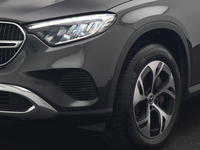 Mercedes-Benz GLC-KLASSE 300e 4MATIC Luxury Line 313pk Dealer O.H. | Trekhaak Af Fabriek | Adaptive Cruise | Camera | Lederen Sportstoelen Memory & Verwarmd | Sfeerverlichting | Blis | Stuur Verwarmd | Navigatie | DAB | Plug In Hybrid |
