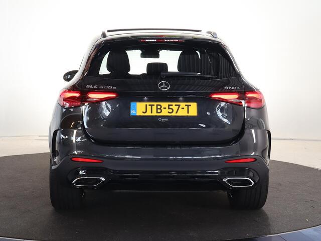 Mercedes-Benz GLC-KLASSE 300e 4MATIC Sport Edition | Panoramaschuifdak | Premium pakket | Nightpakket | 360° camera | Dodehoekassistent | DIGITAL LIGHT |