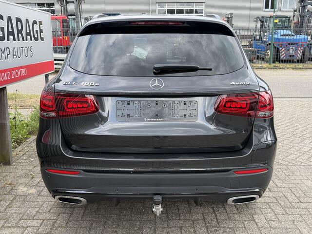 Mercedes-Benz GLC-KLASSE 300e 4MATIC AMG Line 19"/Trekhaak/Stoel + stuurverwarming + memory l+r/Adaptieve cruise/Dodehoek/Rijstrooksensor/Sfeerverlichting/Apple Carplay & Android Auto