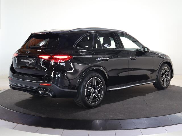 Mercedes-Benz GLC-KLASSE 300e 4MATIC AMG Line | Luchtvering | Panoramadak | Rijassistentie | Trekhaak | Treeplanken | Burmester | Memory | 360 camera | Achterasbesturing |