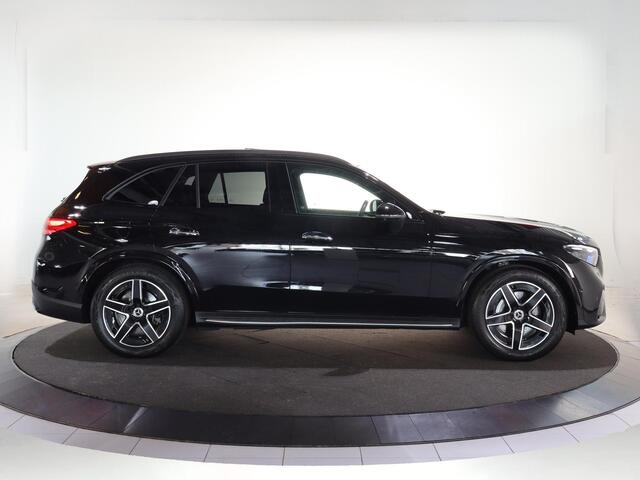 Mercedes-Benz GLC-KLASSE 300e 4MATIC AMG Line | Luchtvering | Panoramadak | Rijassistentie | Trekhaak | Treeplanken | Burmester | Memory | 360 camera | Achterasbesturing |