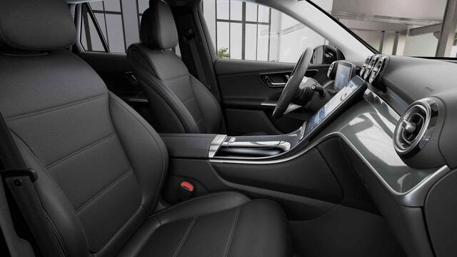Mercedes-Benz GLC-KLASSE 300e 4MATIC AMG Line | Trekhaak | Panoramadak | Memory | Stoelverwarming | Treeplanken |