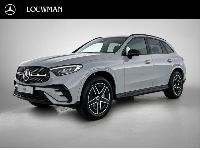 Mercedes-Benz GLC-KLASSE 300e 4MATIC Business Solution AMG | Advanced plus pakket | Nightpakket | Middenconsole metaalstructuur | Trekhaak | 19" vijfspaaks lichtmetalen AMG-velgen | URBAN GUARD Plus | Warmtewerend, donkergetint glas |