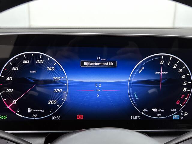 Mercedes-Benz GLC-KLASSE 300e 4MATIC Business Solution AMG | Advanced plus pakket | Nightpakket | Middenconsole metaalstructuur | Trekhaak | 19" vijfspaaks lichtmetalen AMG-velgen | URBAN GUARD Plus | Warmtewerend, donkergetint glas |