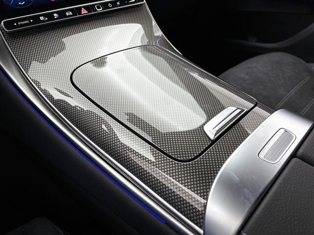 Mercedes-Benz GLC-KLASSE 300e 4MATIC Business Solution AMG | Advanced plus pakket | Nightpakket | Middenconsole metaalstructuur | Trekhaak | 19" vijfspaaks lichtmetalen AMG-velgen | URBAN GUARD Plus | Warmtewerend, donkergetint glas |