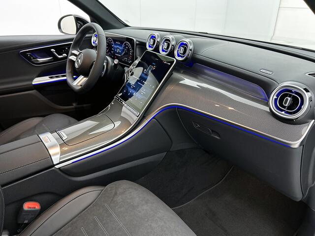Mercedes-Benz GLC-KLASSE 300e 4MATIC Business Solution AMG | Advanced plus pakket | Nightpakket | Trekhaak | Middenconsole metaalstructuur | 20 inch vijfspaaks lichtmetalen AMG-velgen | URBAN GUARD Plus | Warmtewerend, donkergetint glas |