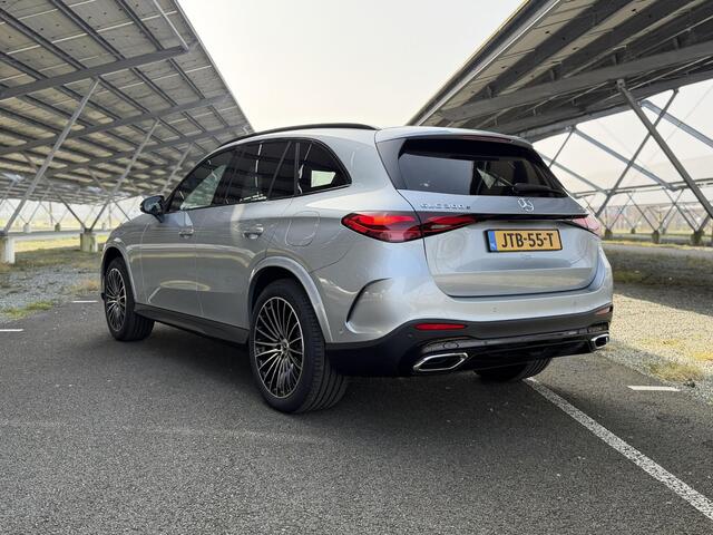 Mercedes-Benz GLC-KLASSE 300e 4MATIC Sport Edition | Night | Panoramaschuifdak | Premium pakket | 360° camera | Dodehoekassistent | DIGITAL LIGHT |