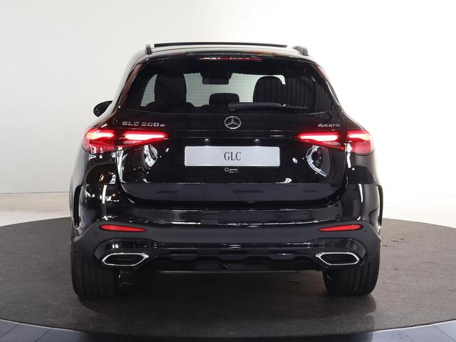 Mercedes-Benz GLC-KLASSE 300e 4MATIC Sport Edition | AMG | Night | Panoramaschuifdak | Premium Plus | Head-up | Rijassistentiepakket Plus | Trekhaak | Burmester |
