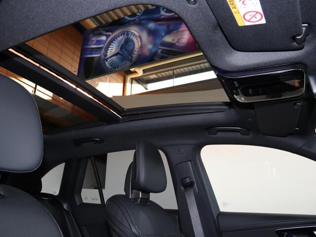Mercedes-Benz GLC-KLASSE 300e 4MATIC Sport Edition | AMG | Panoramaschuifdak | Premium pakket | Nightpakket | Trekhaak | 360° camera | Dodehoekassistent | DIGITAL LIGHT |