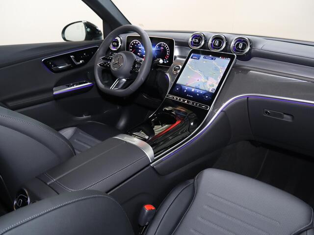 Mercedes-Benz GLC-KLASSE 300e 4MATIC Sport Edition | AMG | Panoramaschuifdak | Premium pakket | Nightpakket | Trekhaak | 360° camera | Dodehoekassistent | DIGITAL LIGHT |