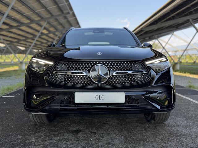 Mercedes-Benz GLC-KLASSE 300e 4MATIC Business Solution AMG | Night | Premium Pakket | Trekhaak | Panoramaschuifdak | Treeplanken | Digital light |