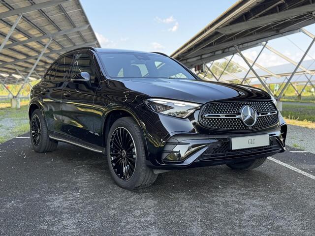Mercedes-Benz GLC-KLASSE 300e 4MATIC Business Solution AMG | Night | Premium Pakket | Trekhaak | Panoramaschuifdak | Treeplanken | Digital light |