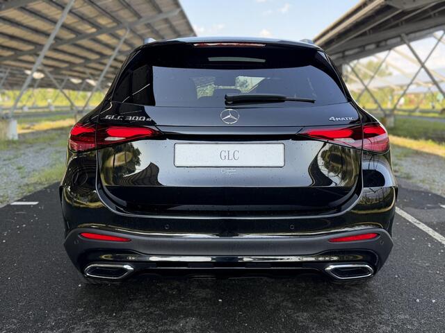Mercedes-Benz GLC-KLASSE 300e 4MATIC Business Solution AMG | Night | Premium Pakket | Trekhaak | Panoramaschuifdak | Treeplanken | Digital light |