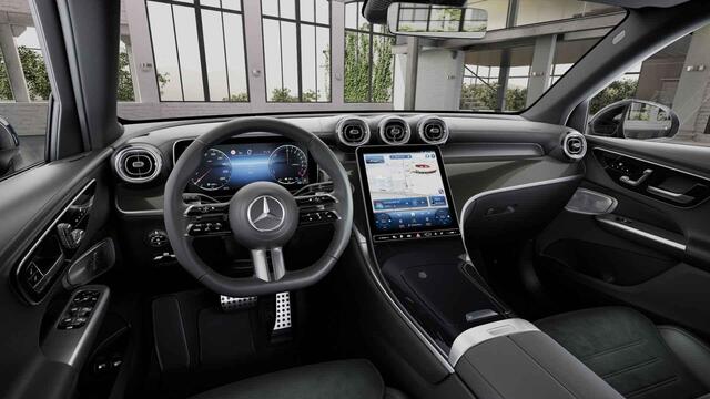 Mercedes-Benz GLC-KLASSE 300e 4MATIC Business Solution AMG | Premium Pakket | Trekhaak | Nightpakket | Panoramaschuifdak | Treeplanken |
