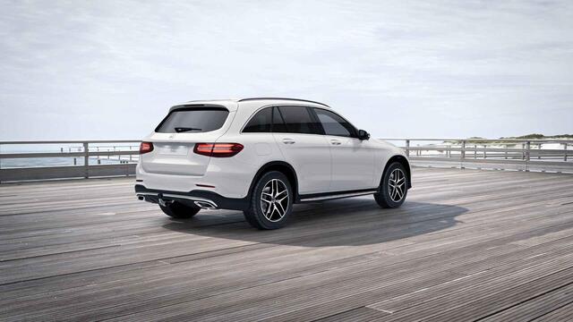 Mercedes-Benz GLC-KLASSE 300 4MATIC | AMG | Panoramadak | Treeplanken | Trekhaak | 360 graden camera |