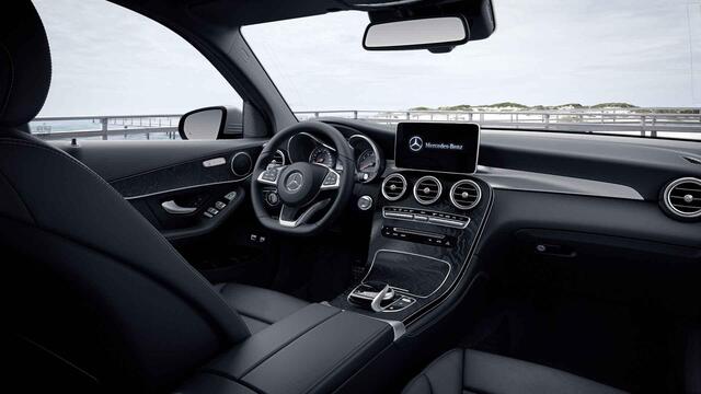 Mercedes-Benz GLC-KLASSE 300 4MATIC | AMG | Panoramadak | Treeplanken | Trekhaak | 360 graden camera |